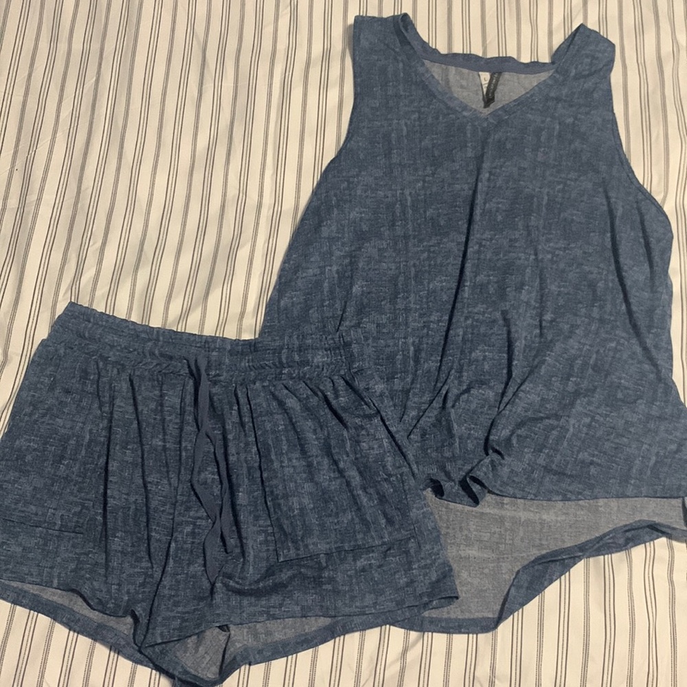A two-piece blue pajama set size:L